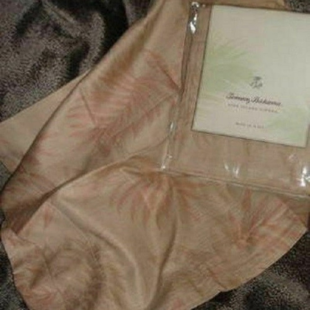 Tommy Bahama Island Etching Bedskirt Cal K… - Picture 2 of 3
